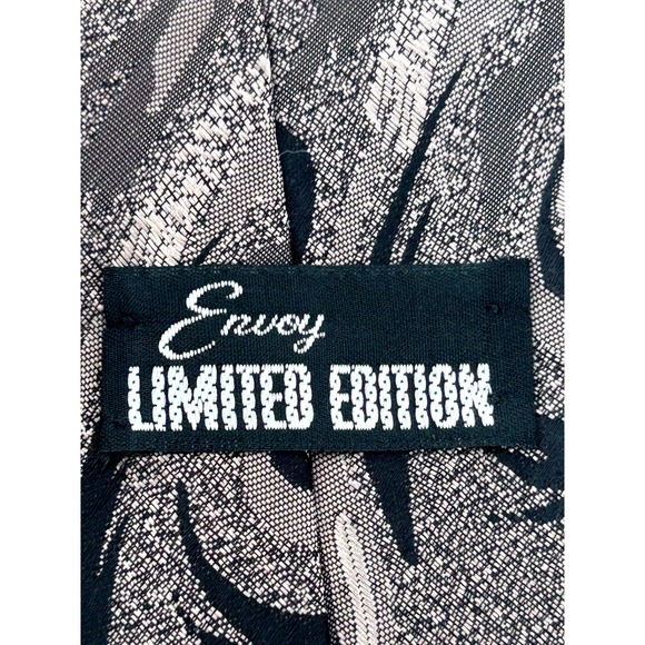 Envoy Limited Edition Men's Abstract Swirl Pattern Silk Necktie - Picture 4 of 5